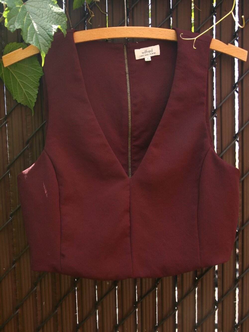 Size S - Wilfred by ARITZIA Women's Burgundy Cropped Sleeveless Top